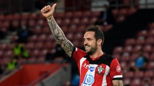 Danny Ings bị chấn thương trong quá trình thi đấu