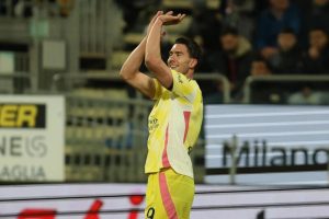 Dušan Vlahović ăn mừng bàn thắng đẹp