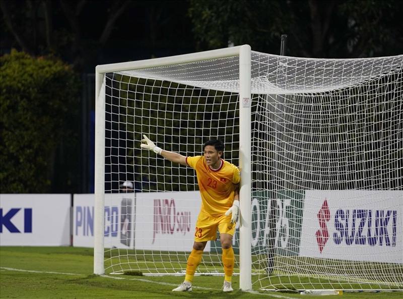 Khoảnh khắc trên sân cỏ của thủ thành sinh năm 1991