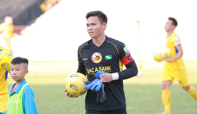 Thủ môn Trần Nguyên Mạnh trong màu áo của SLNA