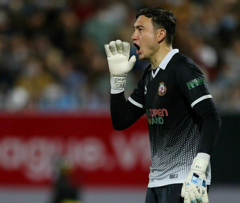 Văn Lâm khi còn thi đấu tại CLB Hải Phòng