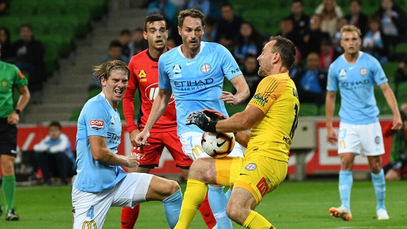 Adelaide United đối đầu căng thẳng với Melbourne City