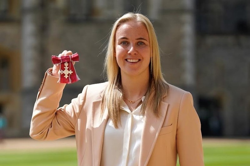 Beth Mead về thăm quê nhà Whitby