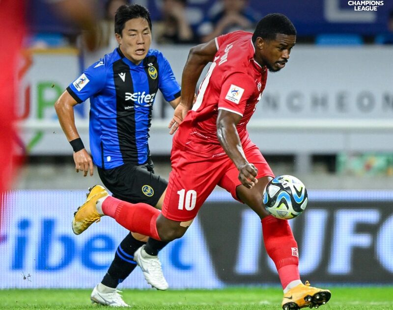 Cầu thủ Incheon United thi đấu nỗ lực