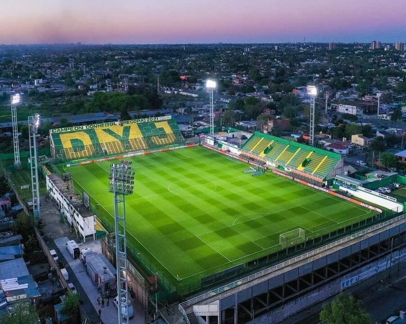 Đội bóng từ xuất phát điểm khiêm tốn đến thăng hạng trong sự nghiệp