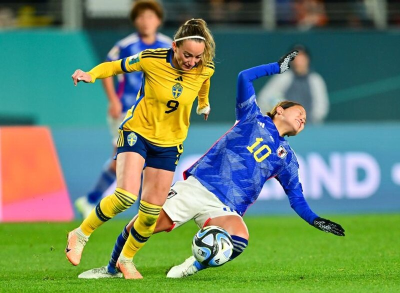 Ellie Carpenter chiến đấu mạnh mẽ tại Lyon