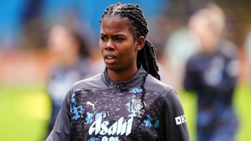 Khoảnh khắc Khadija Shaw trên sân cỏ