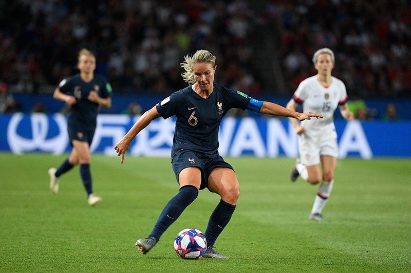 Màn trình diễn trên sân cỏ của Amandine Henry