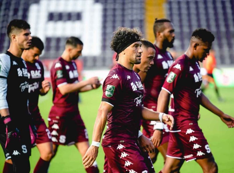 Tình huống đối đầu giữa đội bóng và San Carlos