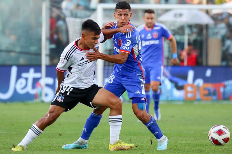 Universidad de Chile đối đầu với Colo-Colo