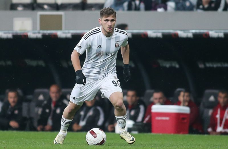 Cứ mỗi lần ra sân, Kilicsoy lại khiến người hâm mộ an tâm