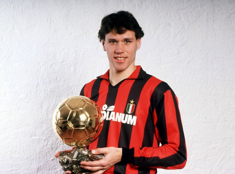 Dẫn dắt tuyển Hà Lan và các đội bóng quốc nội