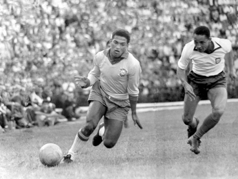 Garrincha sở hữu lối chơi ngẫu hứng, đầy mê hoặc khiến cả thế giới bóng đá phải kinh ngạc