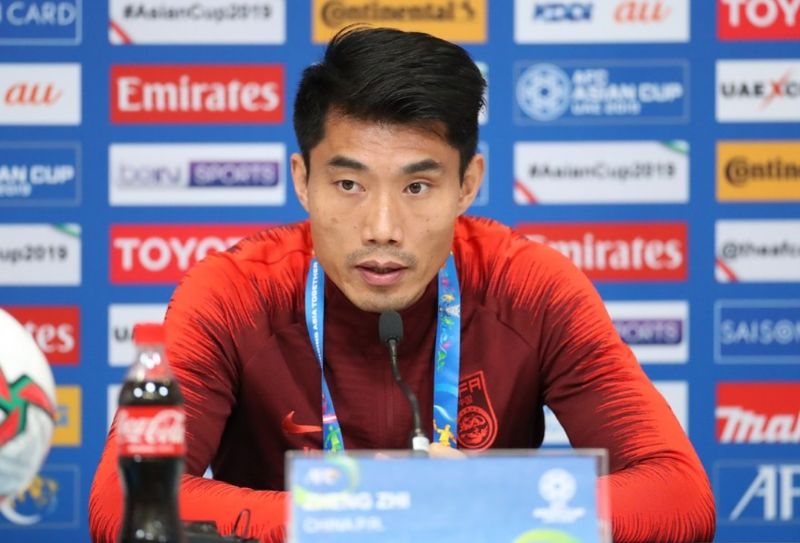 Ở đội tuyển Trung Quốc, anh đảm nhiệm vai trò kiến tạo cơ hội, hỗ trợ phòng ngự và dẫn dắt đồng đội