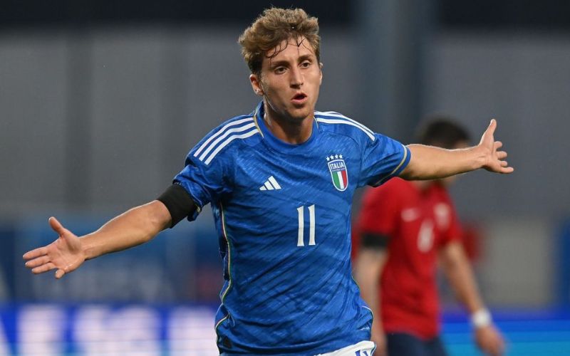 Lối chơi mang đậm phong cách “trequartista” cổ điển của Tommaso Baldanzi