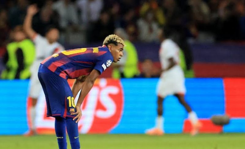 Về phần Yamal, anh chỉ có thể bất lực nhìn chiến thắng vụt khỏi tầm tay